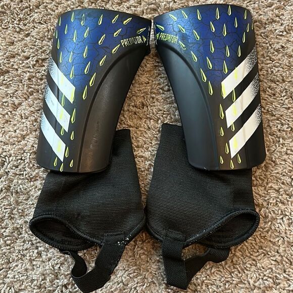 Adidas youth shin guards. Youth L - Picture 1 of 2